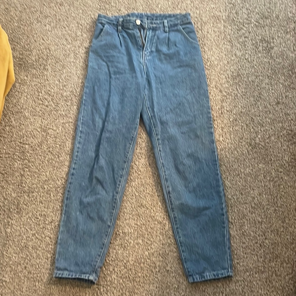 Medium-wash high rise jean